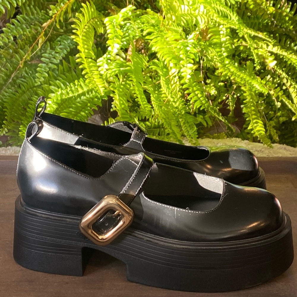 Steve Madden Black Platform Mary Jane Shoes with Gold Buckle